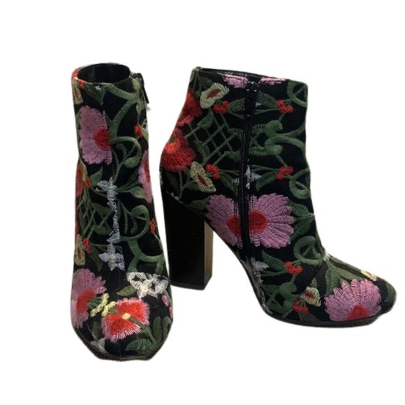 Embroidered Heel Boots, Flower Pattern - Picture 3 of 10